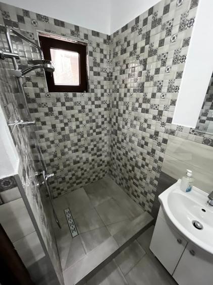 Casă individuală cu 6 camere cu Canalizare în Beclean