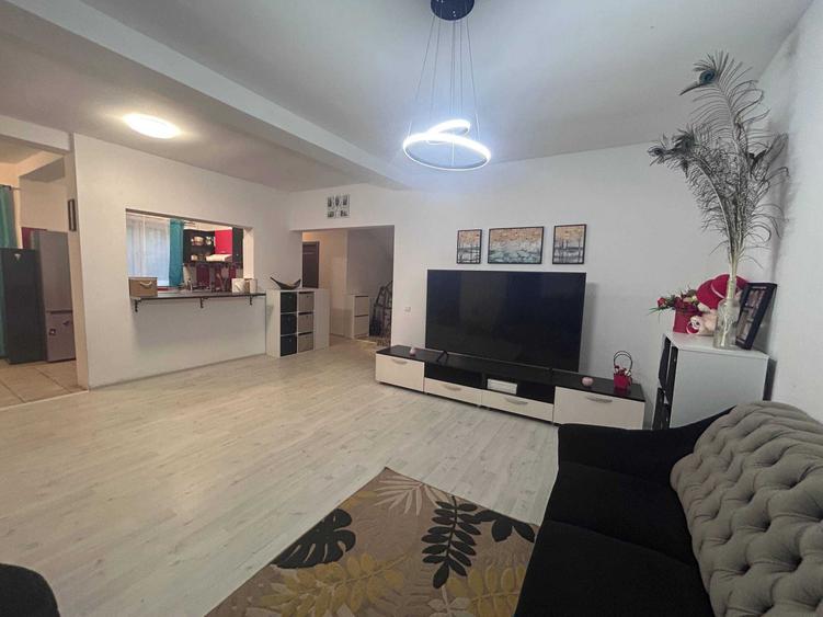 Casă cu 4 camere cu Teren 1289 Mp în Amara