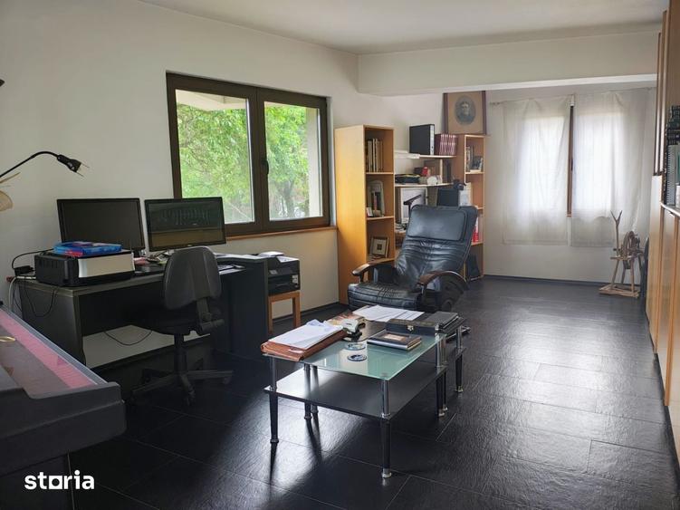 Casă cu 5 camere cu Teren 1200 Mp în Bucovăț