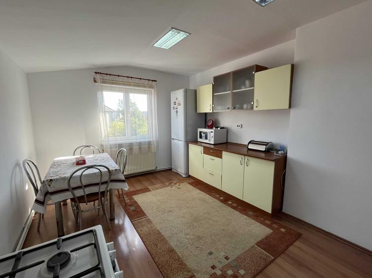 Apartament cu 3 camere decomandat în Sub Arini