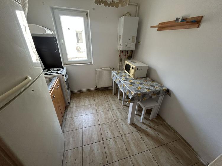 Apartament cu 3 camere decomandat în Casa de Cultură