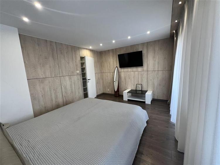 Apartament cu 4 camere decomandat, mobilat în Răcădău