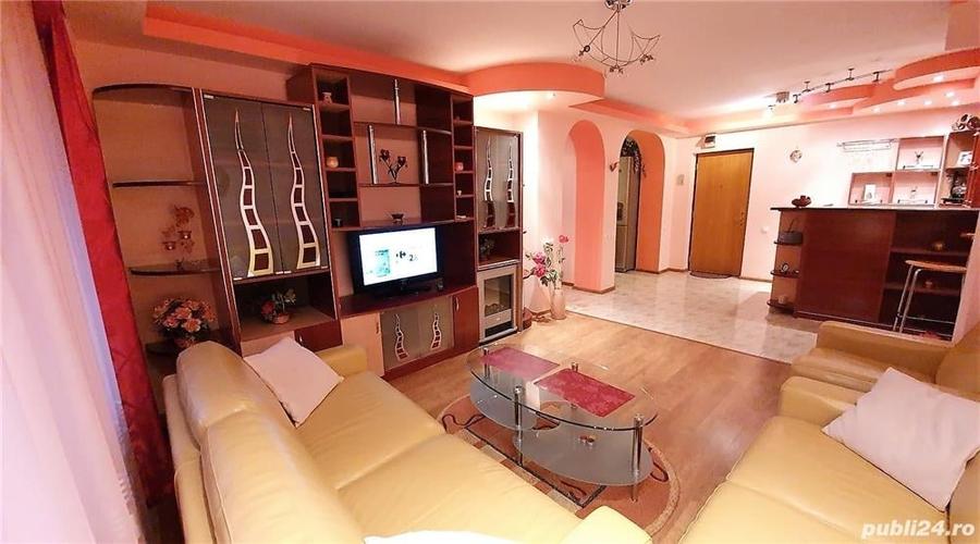 Apartament cu 3 camere decomandat în Est