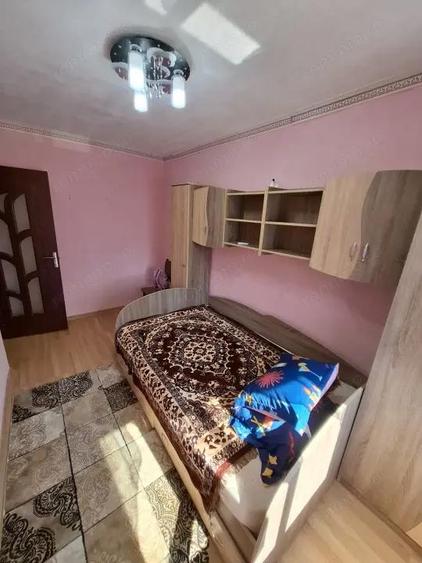 Apartament cu 3 camere decomandat, mobilat în Central