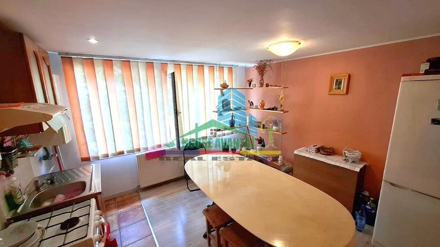 Apartament cu 3 camere decomandat în Gară