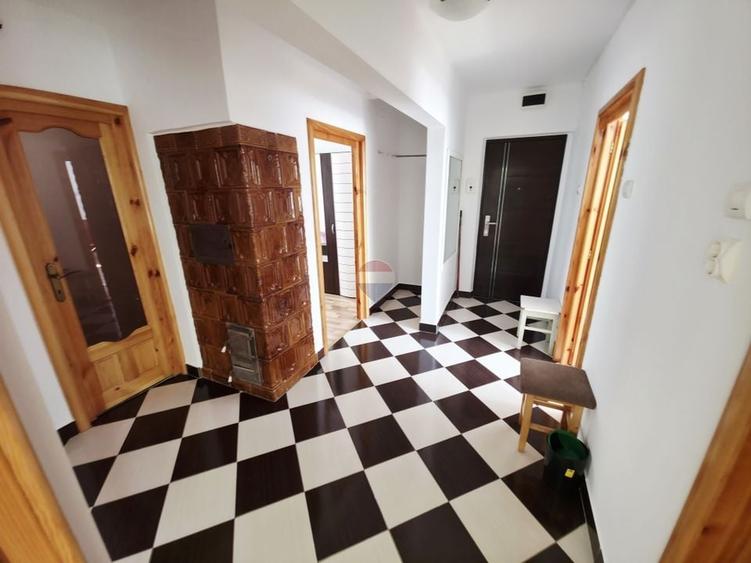 Apartament cu 3 camere decomandat, mobilat în Dărmănești