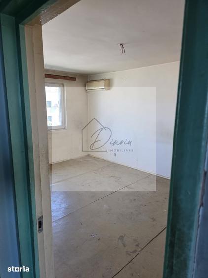 Apartament cu 3 camere semidecomandat în Titan