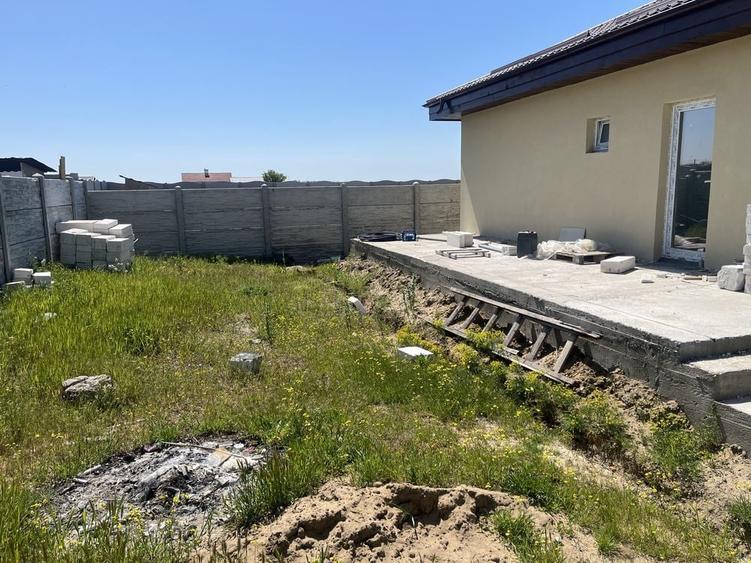 Casă cu 4 camere în Malu Mare