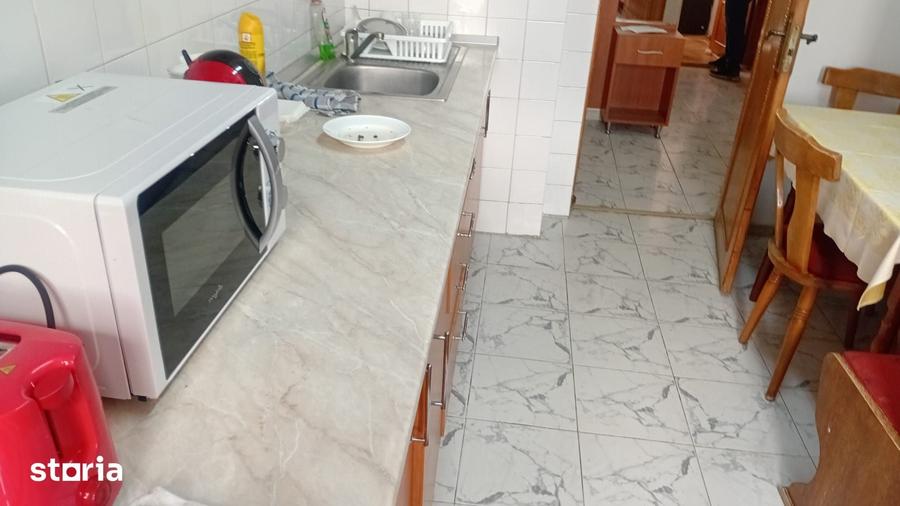 Apartament cu 3 camere decomandat în Intim