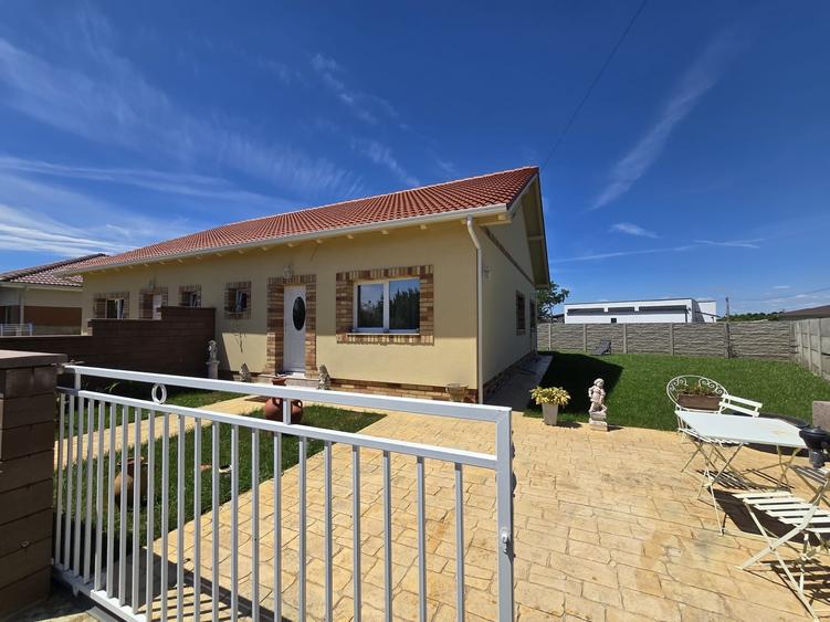 Duplex cu 3 camere cu Teren 300 Mp în Bucovăț (Remetea Mare)