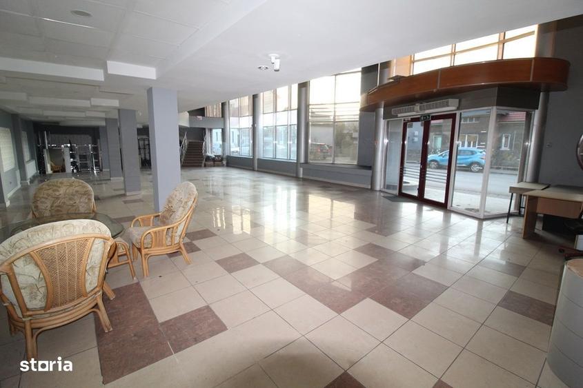 Spațiu comercial, de 1,100 mp, în Ultracentral
