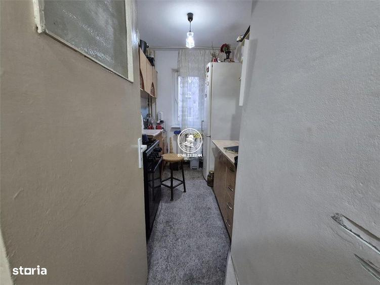 Apartament cu 3 camere semidecomandat în Limanu