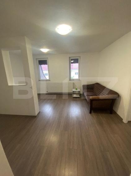 Apartament cu 3 camere semidecomandat în Est