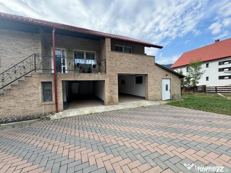 Casă cu 7 camere cu Teren 2500 Mp în Sucevița