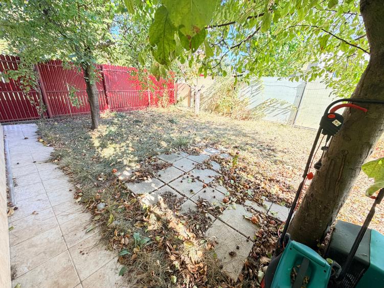 Duplex cu 4 camere cu Canalizare în Central