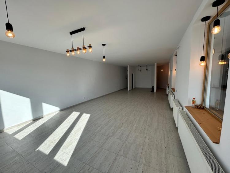 Spațiu comercial, de 310 mp, în Florești