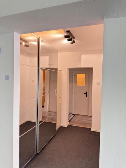 Apartament cu 3 camere semidecomandat în Pantelimon