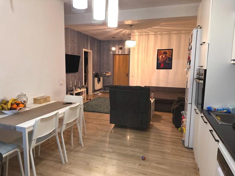 Apartament cu 2 camere semidecomandat, mobilat în Florești