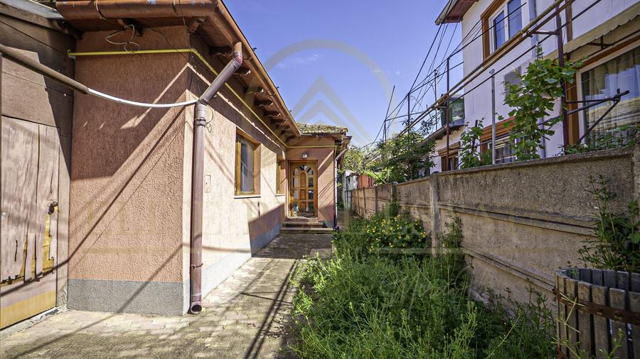 Casă individuală cu 3 camere cu Canalizare în Trocadero
