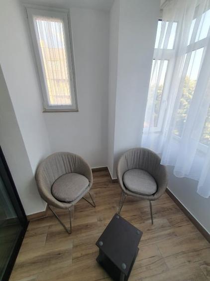 Apartament cu 3 camere decomandat, mobilat în Central