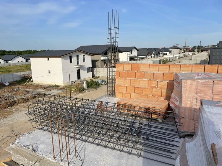 Casă cu 4 camere în Pantelimon