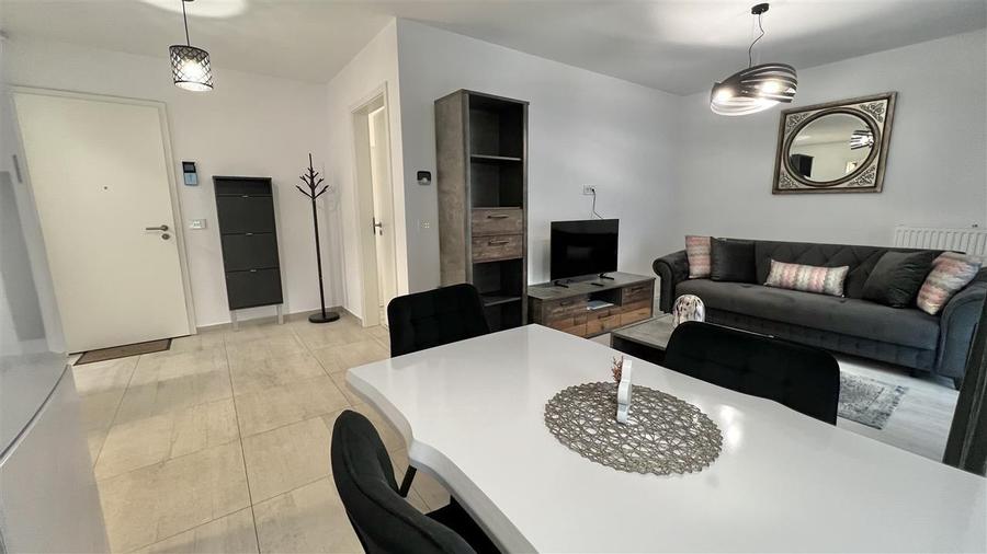 Apartament cu 2 camere decomandat în Tractorul