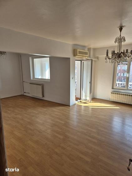 Apartament cu 4 camere decomandat în Militari
