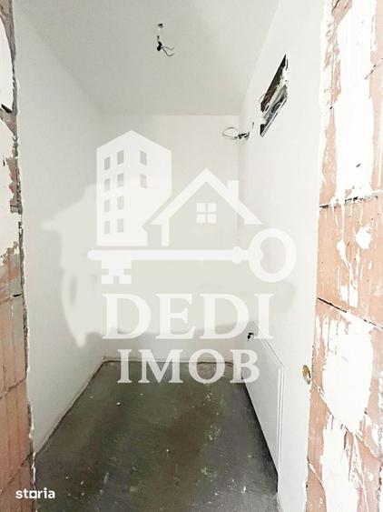 Casă cu 3 camere decomandat cu Teren 300 Mp în Sânmartin