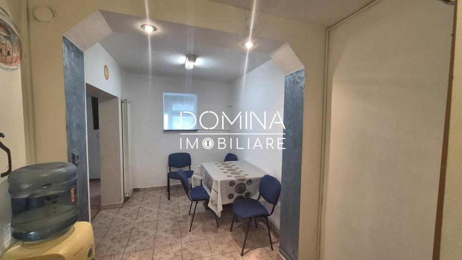 Apartament cu 3 camere semidecomandat, mobilat în Central