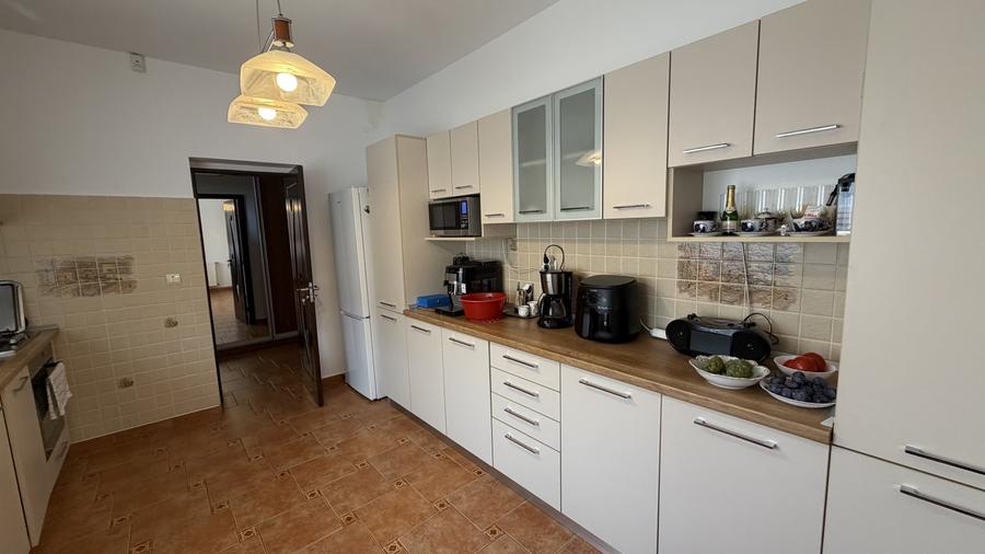 Duplex cu 4 camere cu Canalizare în Roșu