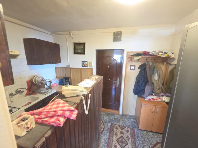 Apartament cu 2 camere semidecomandat în Craiter