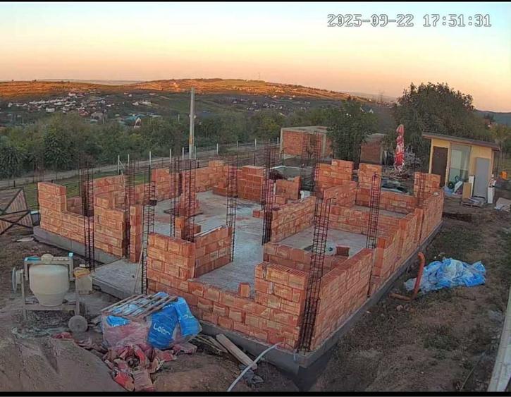 Casă cu 4 camere în Tomești