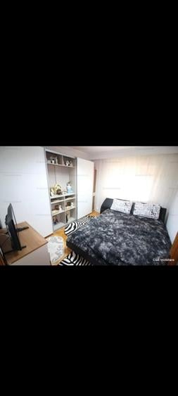 Apartament cu 3 camere decomandat în Exterior Vest