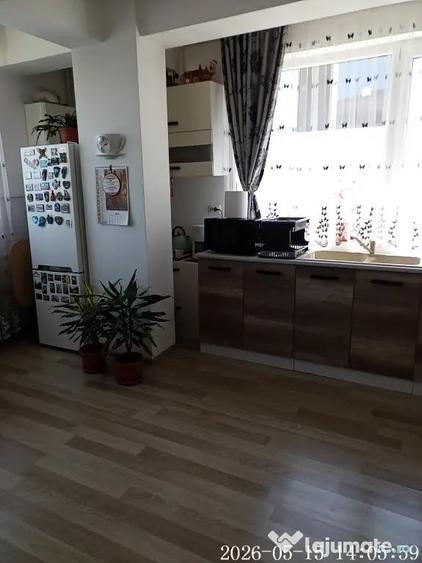 Apartament cu 2 camere decomandat în 1 Decembrie