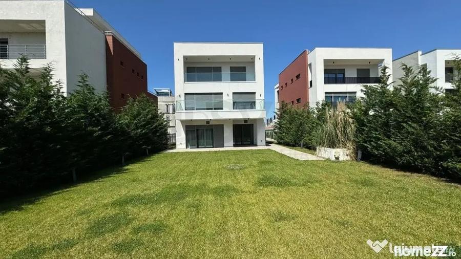 Casă cu 7 camere cu Teren 620 Mp în Central