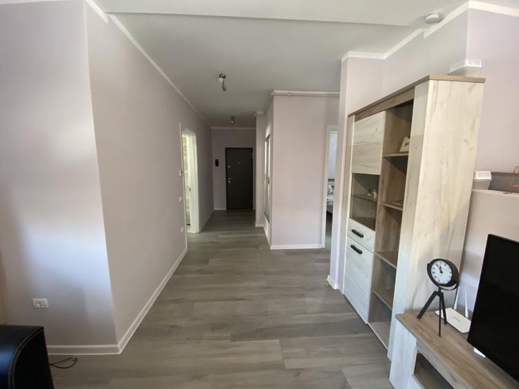 Apartament cu 3 camere decomandat, mobilat în Dumbrăvița