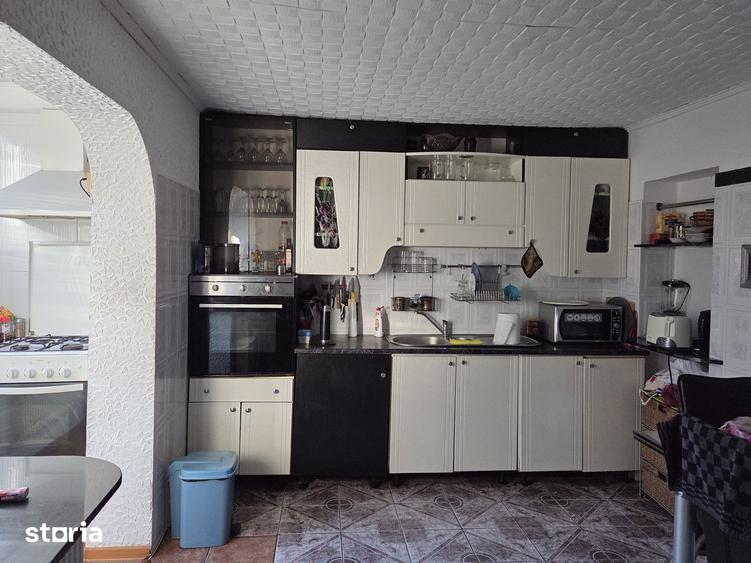 Casă cu 5 camere cu Teren 781 Mp în Central