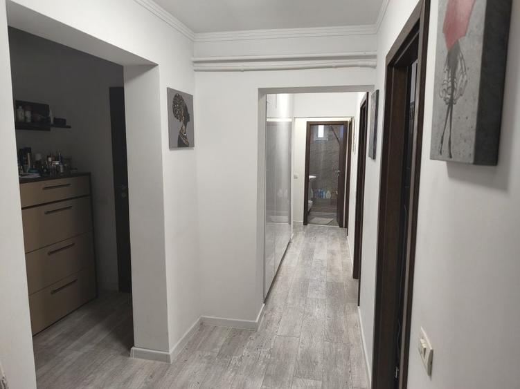 Apartament cu 4 camere decomandat în Mofleni