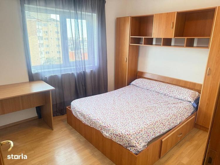 Apartament cu 3 camere decomandat în Micro 4
