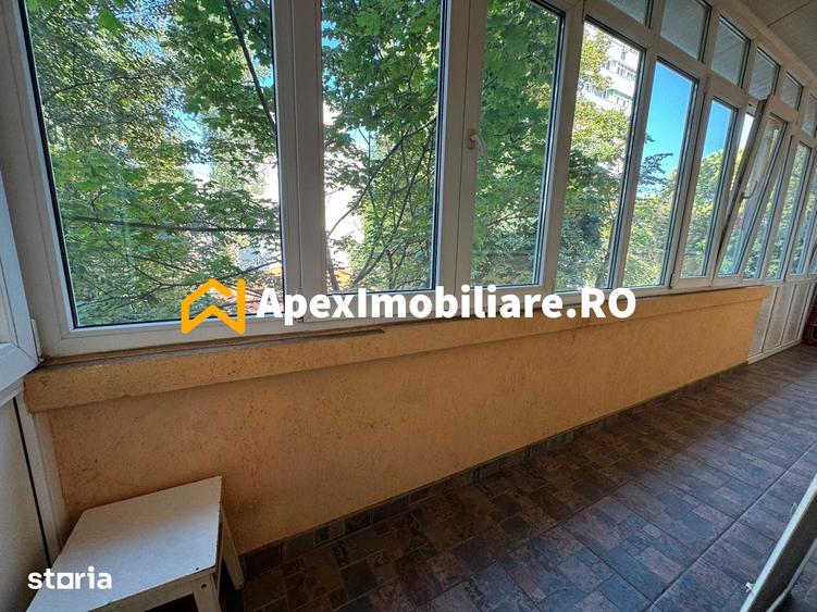 Apartament cu 2 camere semidecomandat în 1 Mai