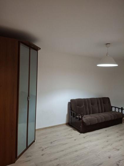 Apartament cu 2 camere decomandat în Lazu