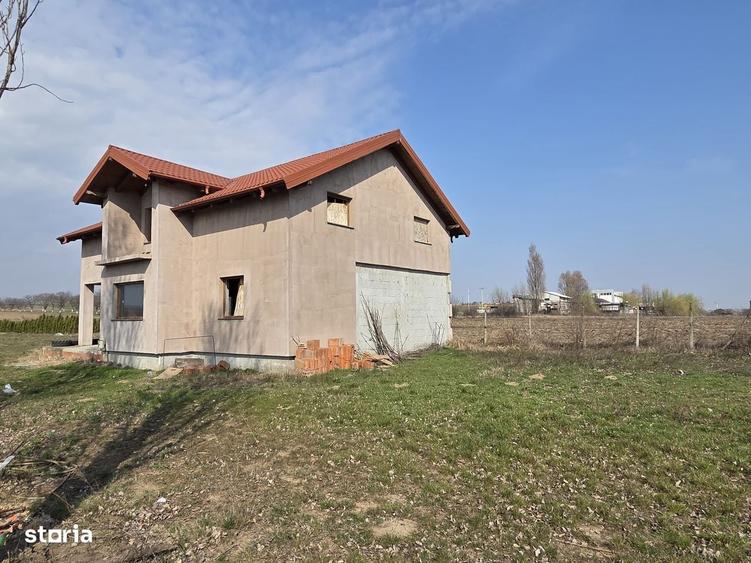 Casă cu 4 camere în Domnești-Târg