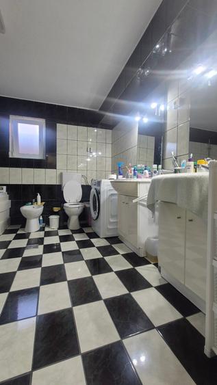 Casă individuală cu 5 camere cu Canalizare în Km 5