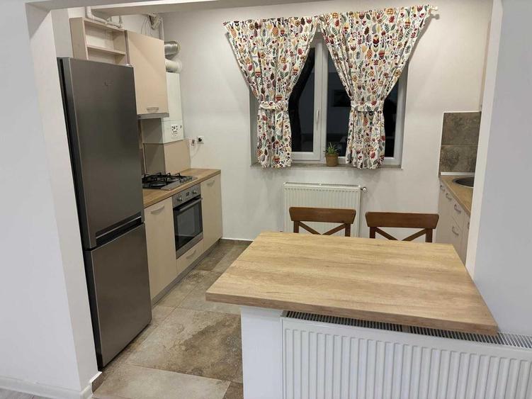 Apartament cu 2 camere decomandat în Roșu