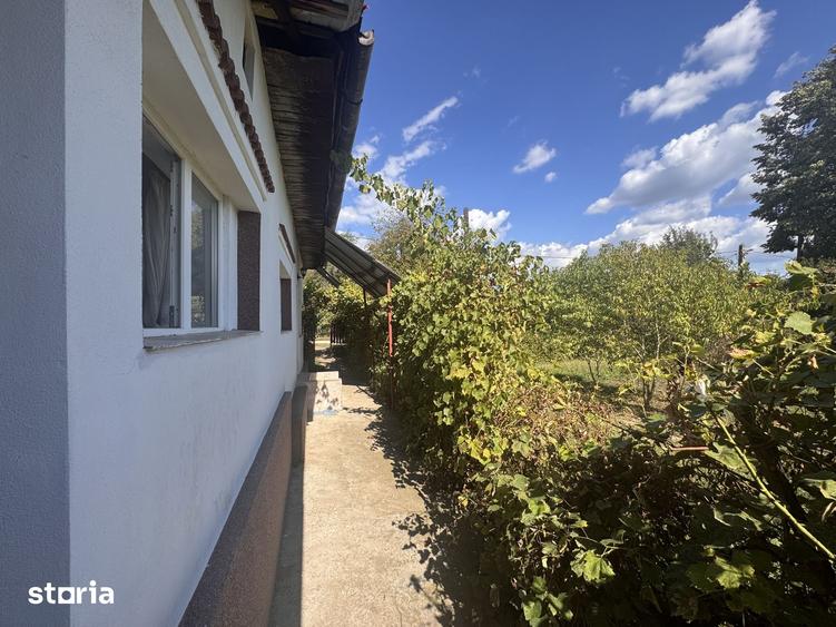 Casă cu 3 camere cu Teren 2000 Mp în Stâlpeni