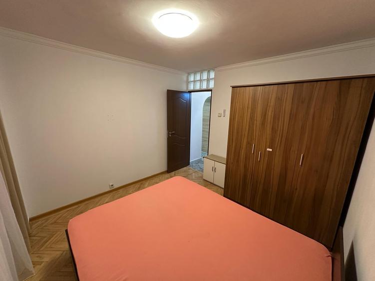 Apartament cu 3 camere decomandat, mobilat în Dristor