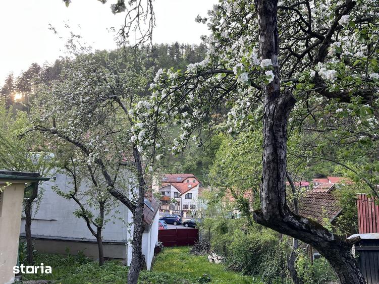 Teren de 707 mp, în Schei
