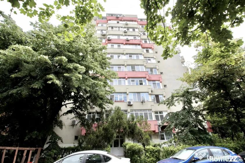 Apartament cu 3 camere decomandat în Teiul Doamnei