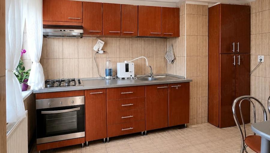 Apartament cu 3 camere decomandat în Rolast