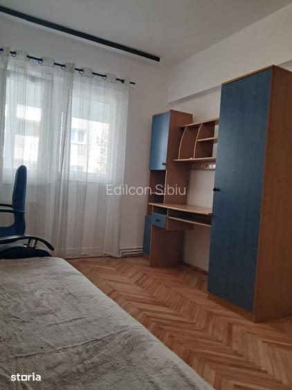 Apartament 3 camere etaj 1, strada Siretului